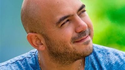 شاهد.. أول ظهور لـ محمود العسيلي مع خطيبته