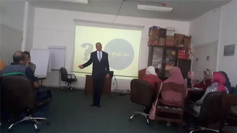 رئيس جامعة دمنهور يحاضر في الدورة التدريبية لبرنامج النشر الدولي