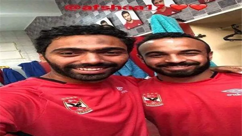 بالصور.. حسين الشحات مع افشة ومحمود متولي قبل انطلاق مران الأهلي