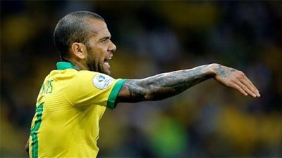 داني ألفيس يكشف السر وراء تركه باريس سان جيرمان