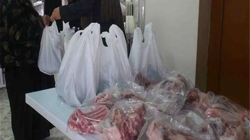 هل يجوز توزيع لحم الأضحية بعد العيد؟