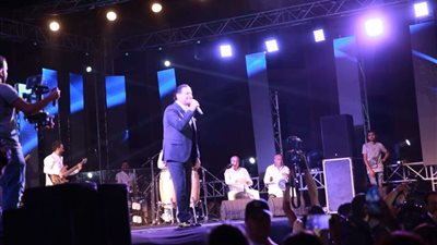 راغب علامة يشارك جمهوره بصور من حفله الأخير بالساحل