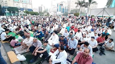 آخرها في صلاة العيد.. 3 فيديوهات 