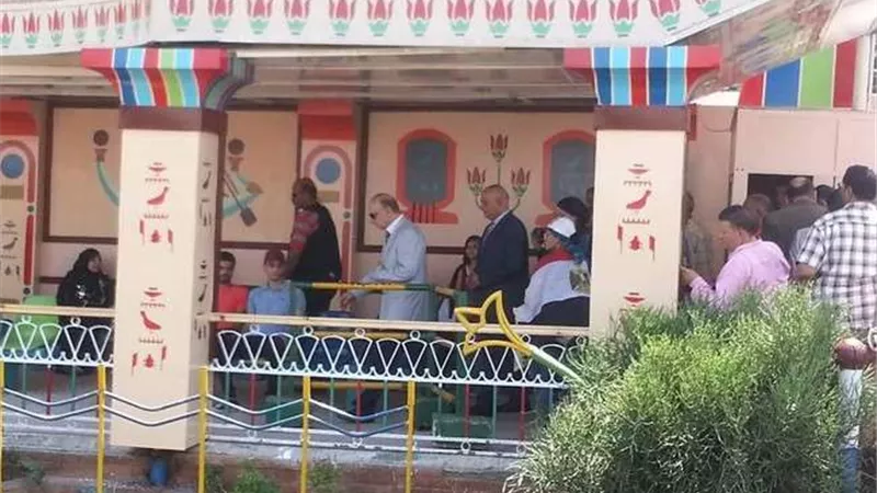 إقبال المواطنين على مرسى ماسبيرو النهري في أول أيام العيد