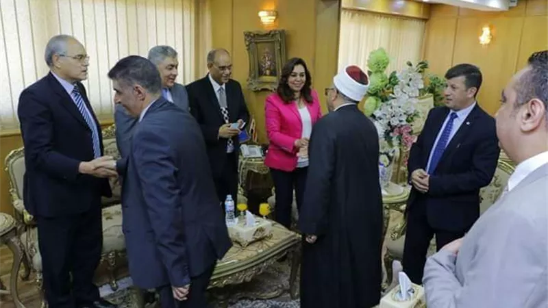 بالصور.. محافظ دمياط تستقبل التهاني بعيد الأضحى من قيادات المحافظة