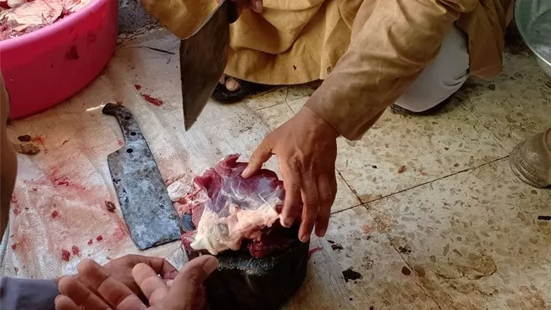 دعاء يُستحب أن يردده المضحي عند ذبح أُضْحِيَّته في أول أيام العيد