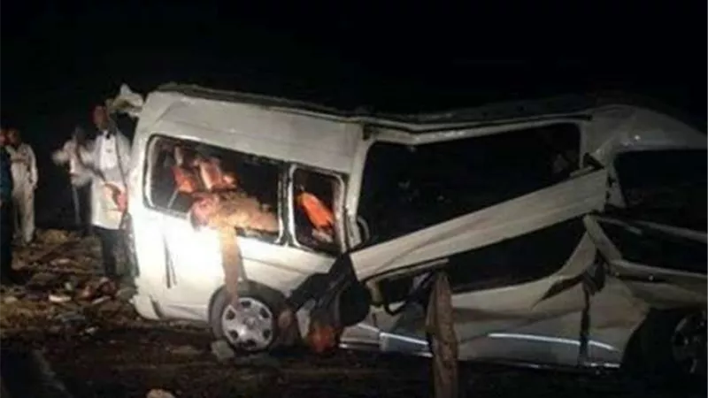 إصابة 9 أشخاص من أسرة واحدة في انقلاب سيارتهم بطريق مطروح