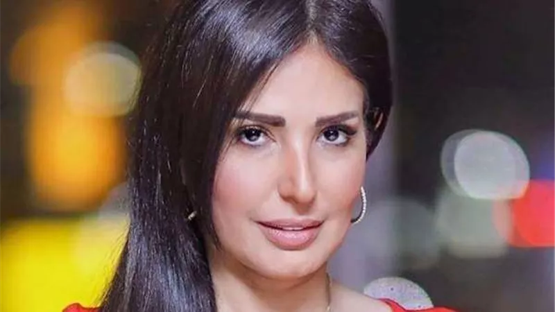 أمل رزق تشارك جمهورها بصورة من 