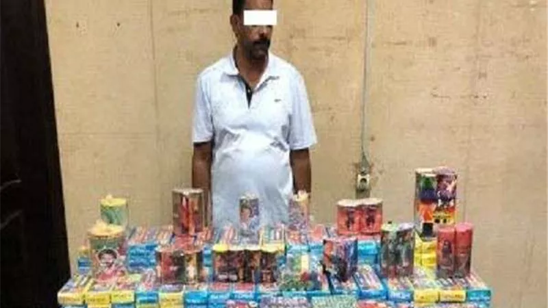 القبض على تاجر بحوزته 880 ألف صاروخ بالجمالية