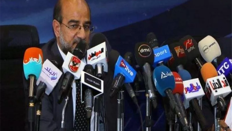 عامر حسين يعلن عن موعد مباراة السوبر المصري بين الأهلي والزمالك
