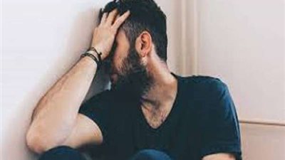 بالتفاصيل.. شاب يروي مأساته بعد إصابته بمرض الإيدز