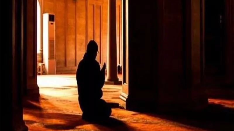 شروط حصول من ظل يذكر الله بعد الفجر على ثواب الحج والعمرة
