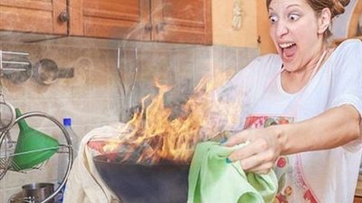 في 4 خطوات.. كيف تتجنبين حرائق المطبخ بشكل آمن