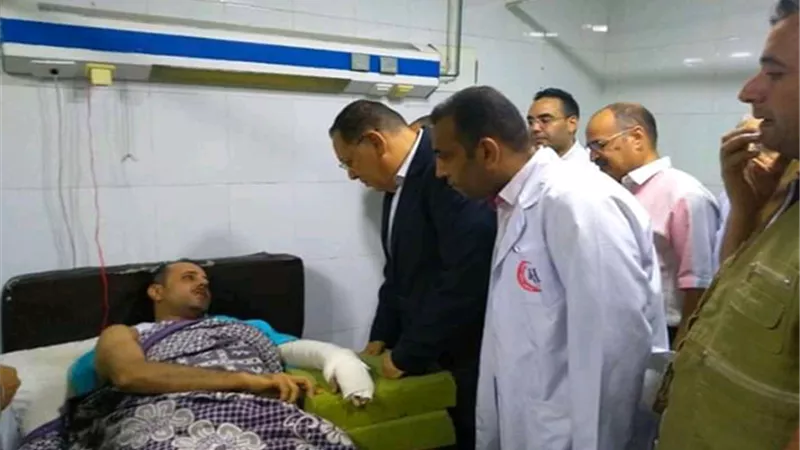 محافظ الشرقية يطمئن على الحالة الصحية لمواطن مصاب بحروق شديدة