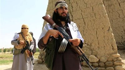 طالبان تشعل النيران في مدرسة للبنات بكابل