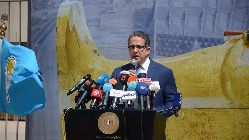 وزير الآثار يتابع تطوير مستجدات الأعمال بالمتحف المصري الكبير