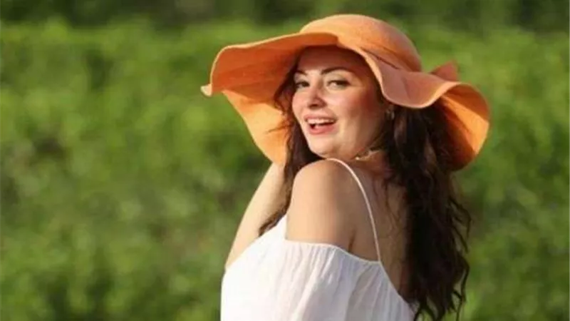 بالصور.. نيرمين الفقي بصحبة عمرو دياب ودينا الشربيني