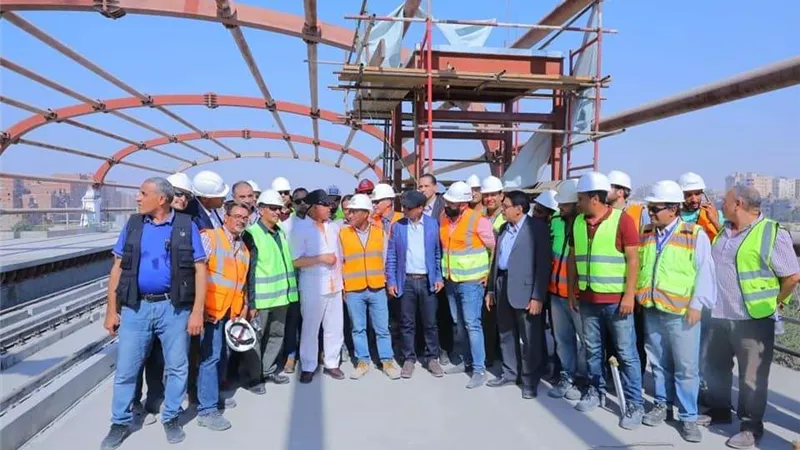 وزير النقل يجري جولة تفقدية بمحطات الخط الثالث للمترو .. 