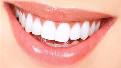 لابتسامة جذابة.. وصفات طبيعية لتبييض الأسنان منزليًا
