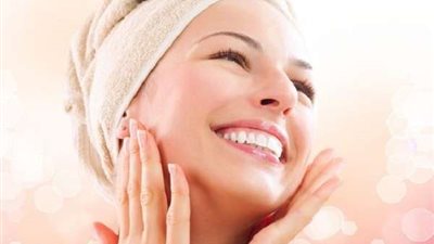 أبرزها شرب لترين من الماء يوميًا.. 5 خرافات شهيرة عن جمال البشرة