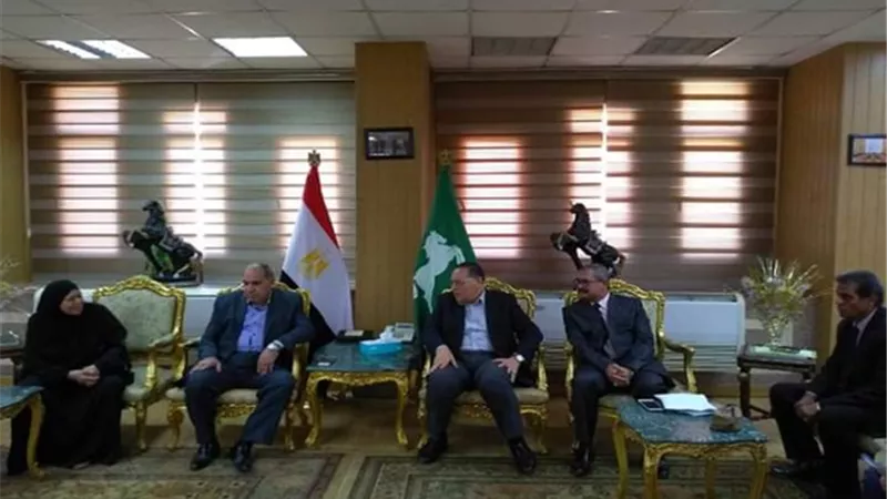 محافظ الشرقية يستقبل ممثلا عن حاكم إمارة الشارقة
