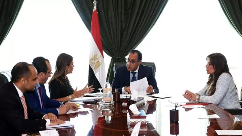 رئيس الوزراء يبحث مع وزيرة الاستثمار استعدادات تنظيم مؤتمر إفريقيا 2018