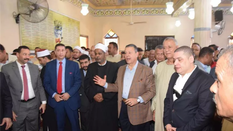 وزير الأوقاف يصلي الجمعة بمسحد كفر بن علي بسمسطا جنوب بني سويف