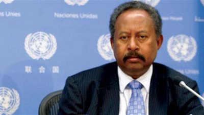 رئيس وزراء السودان يتفقد المناطق التي أغرقتها السيول بالخرطوم