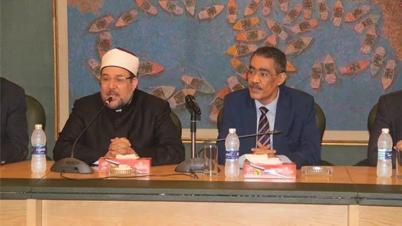 المفتي ووزير الأوقاف يؤديان صلاة الجمعة بمسجد ناصر ببنها