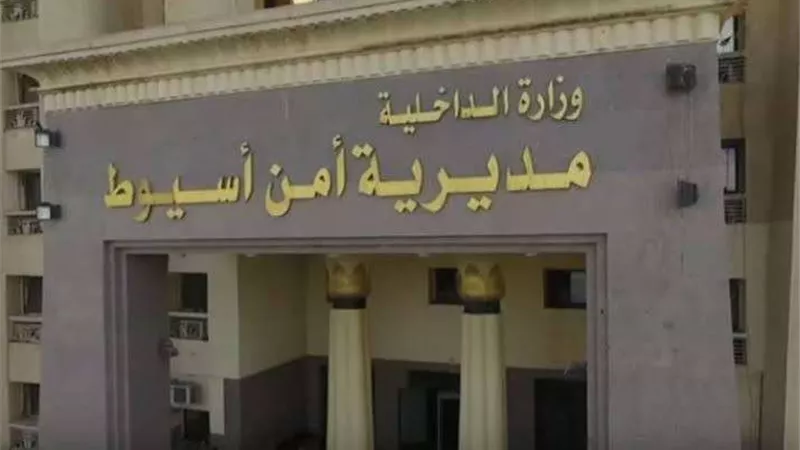 كشف لغز العثور على جثة طفل ملقاة بالقمامة في أسيوط