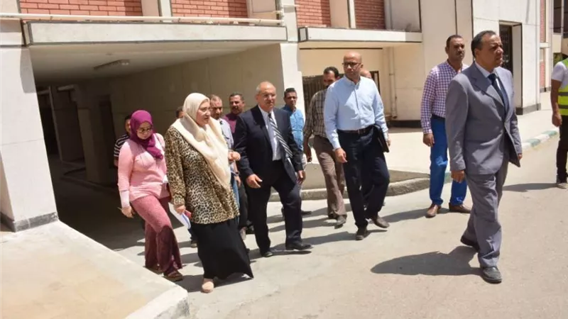 رئيس جامعة أسيوط فى زيارة لكلية طب الأسنان