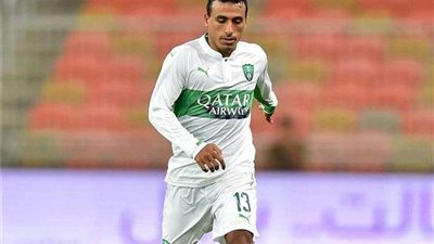 عبد الشافي يتصدر قائمة محترفي الأهلي السعودي أمام الوصل بالبطولة العربية