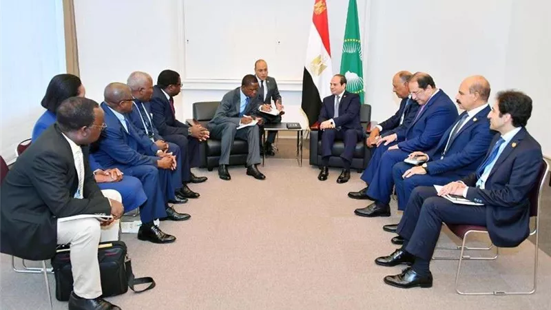 السيسي يلتقي الرئيس الزامبي على هامش قمة التيكاد