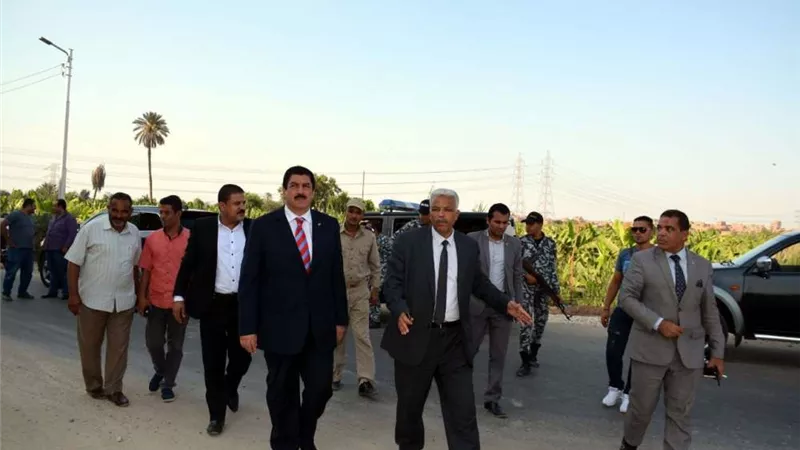 محافظ القليوبية يتفقد طريق مسطرد ومحور الباسوسية