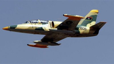 إغلاق مطار معيتيقة في العاصمة الليبية طرابلس بعد استهدافه