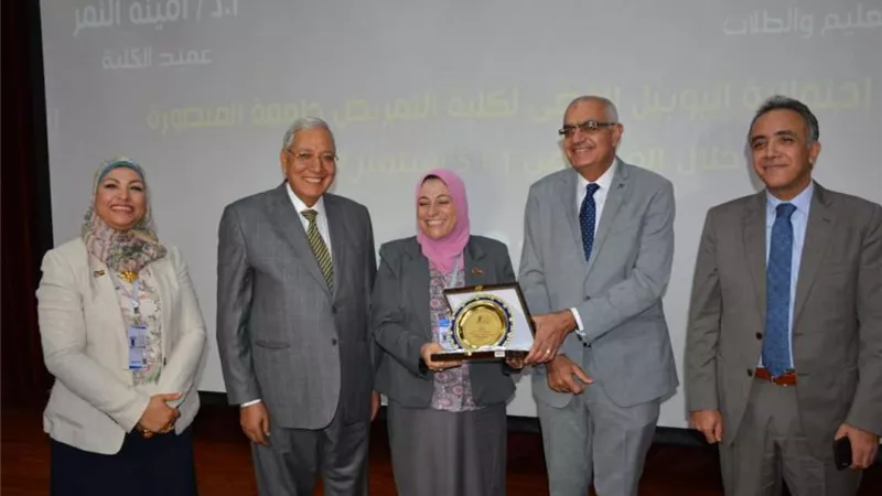 محافظ الدقهلية ورئيس جامعة المنصورة يشهدان الاحتفال باليوبيل الفضي لكلية التمريض