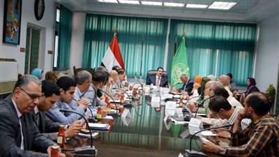 محافظ القليوبية يعقد اجتماعًا باللجنة العليا لإدارة الإعلانات بالمحافظة