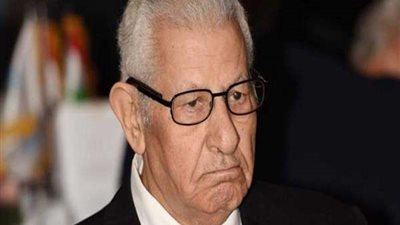 مكرم محمد أحمد يكشف المرشح الأقوى لمواجهة ترامب بالانتخابات الرئاسية