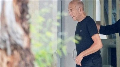 رئيس الوزراء الإسرائيلي الأسبق يلغي رحلته إلى سويسرا خشية الاعتقال