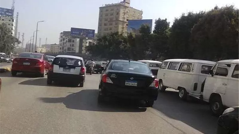 بالصور.. كثافات مرورية  في شارع الهرم  صباح اليوم الخميس
