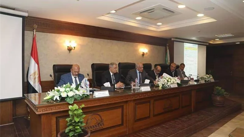 الجيزة تنفذ 14 مشروع بقطاع مياه الشرب لمواجهة أي انقطاعات