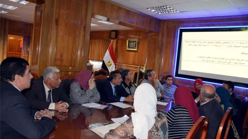 محافظ القليوبية يناقش إنشاء عربات الطعام المتنقلة بعدد من المدن