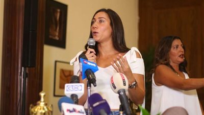 نادي الجزيرة يكرم السباحة فريدة عثمان بعد ذهبيتي الألعاب الإفريقية (صور)