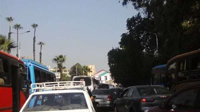 نشرة مرور بلدنا| كثافات مرورية متحركة أعلى محاور القاهرة والجيزة