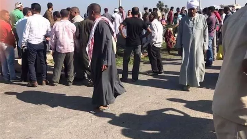 إنقلاب سيارة نصف نقل بالطريق الدولي بكفر الشيخ يؤدي لإصابة 14 شخص