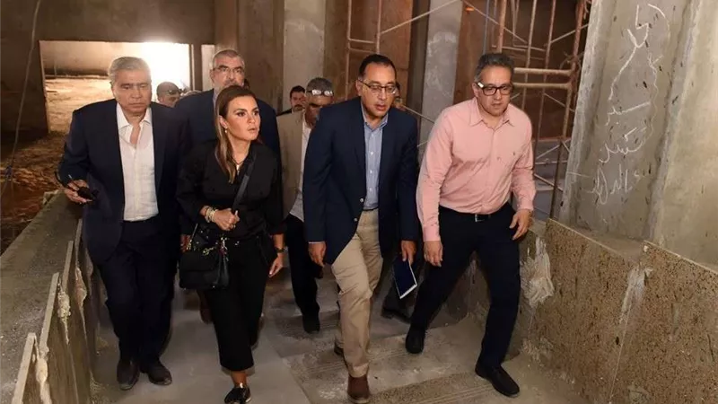 رئيس الوزراء يتفقد أعمال تنفيذ المتحف الآتوني بالمنيا