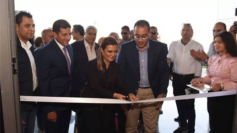 رئيس الوزراء يفتتح مركز خدمات المستثمرين بالمنيا (صور)
