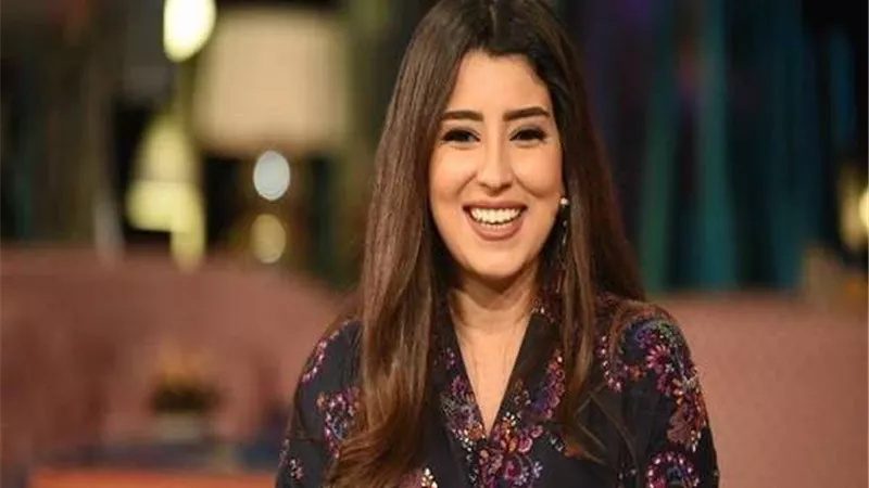 آيتن عامر تفاجئ جمهورها بإطلالة عالمية