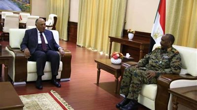 وزير الخارجية سامح شكري يلتقي رئيس المجلس السيادي السوداني