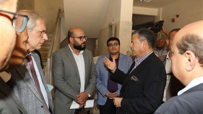 محافظ بني سويف يتفقد مشروع تشغيل مستشفى شرق النيل
